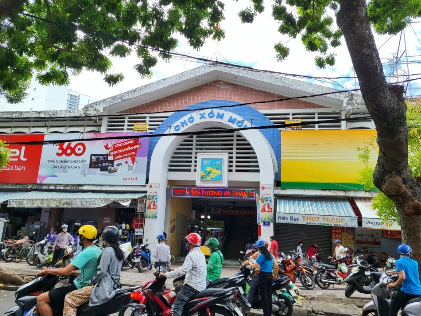 Chợ Xóm Mới là một trong những chợ lớn và nổi tiếng nhất của thành phố Nha Trang