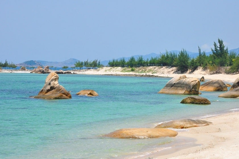 Bãi Bình Châu là bãi tắm nổi tiếng nhất tại Bình Lập (Ảnh: sưu tầm)