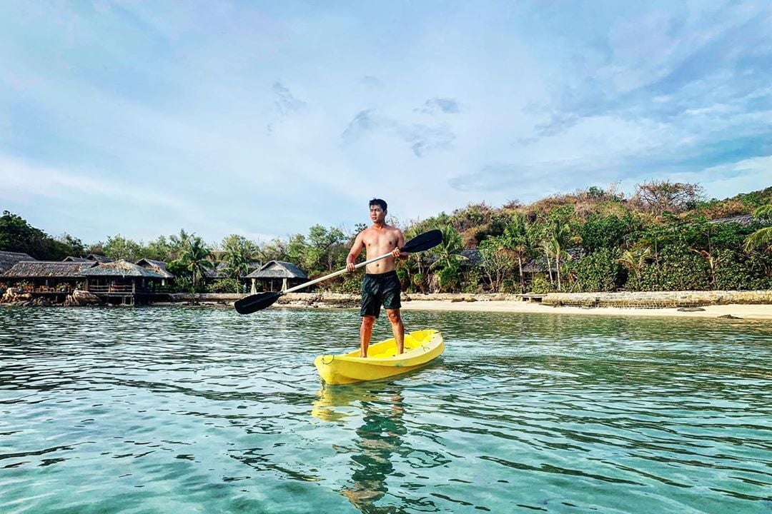 Trèo thuyền kayak trên đảo Hòn Ông (Nguồn: Sưu tầm)