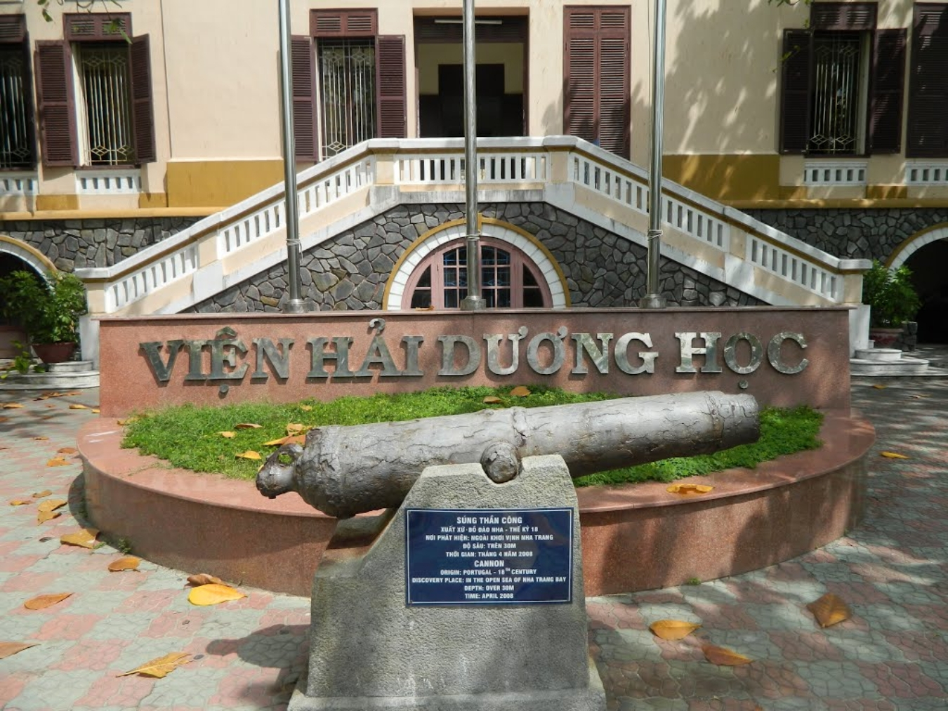 Viện Hải Dương Học Nha Trang có địa chỉ ở số 1, Cầu Đá, Nha Trang, Khánh Hòa