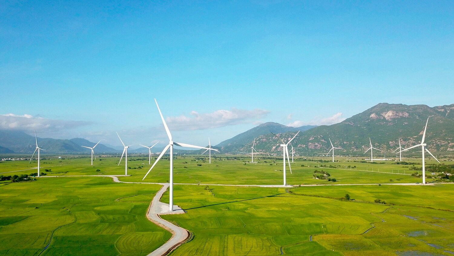 Cánh đồng điện gió Đầm Nại là một trong những điểm đến được ưa chuộng nhất ở Ninh Thuận