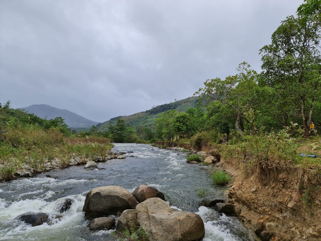 Suối Đa Nhông mang vẻ đẹp hoang sơ, quyến rũ của núi rừng