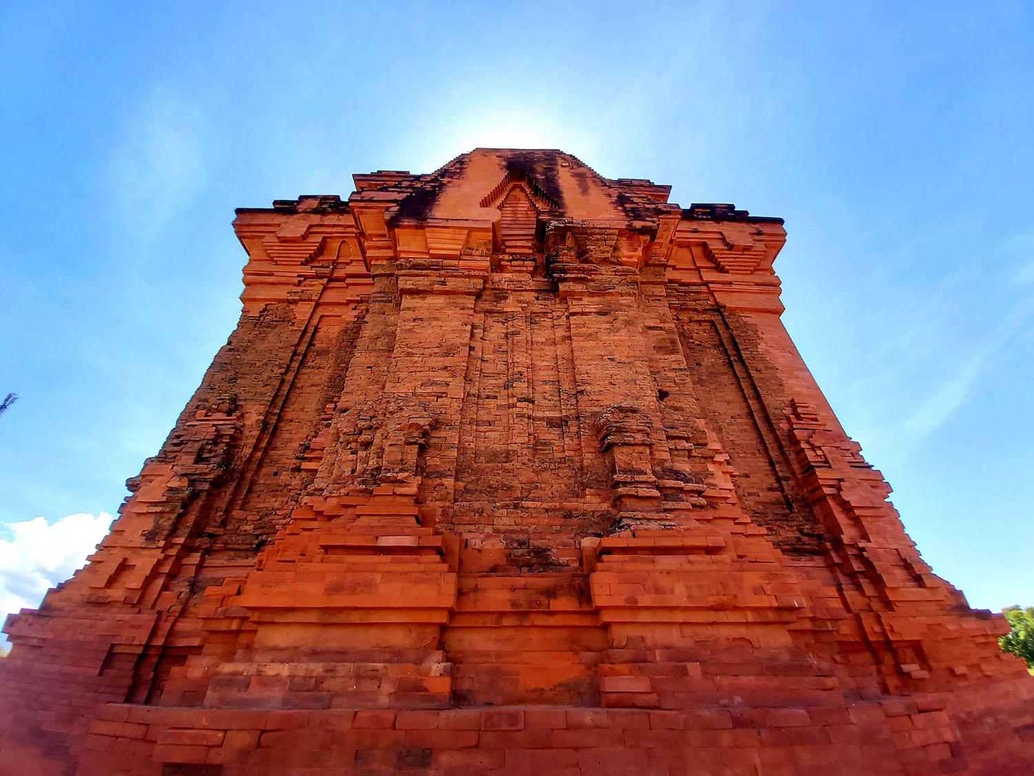 Mỗi công trình tháp tại Tháp Hòa Lai Ninh Thuận đều có nét đẹp riêng