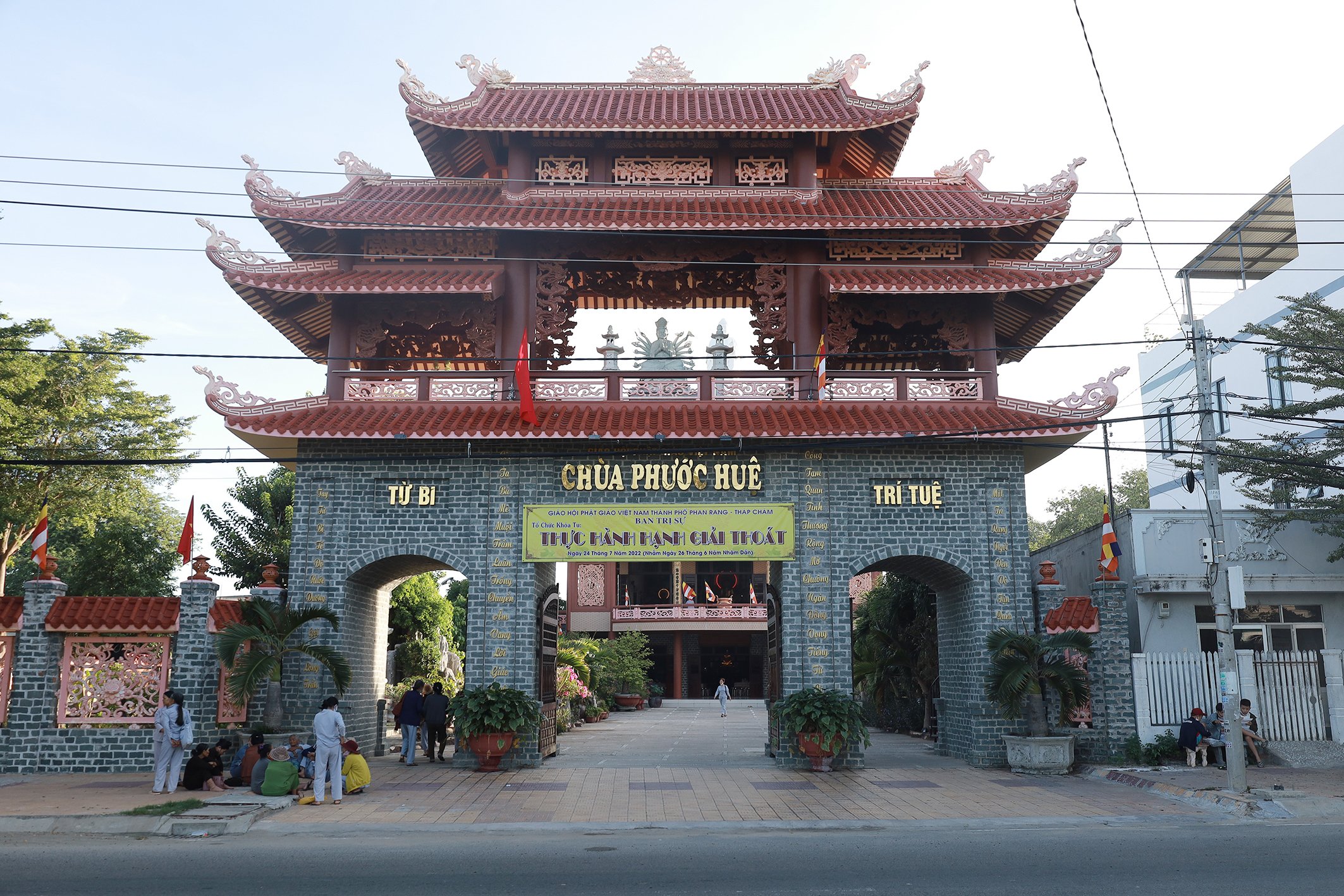 Chùa Phước Huệ là một ngôi chùa được khá nhiều người biết đến vì nằm ở ngay thành phố Phan Rang - Tháp Chàm