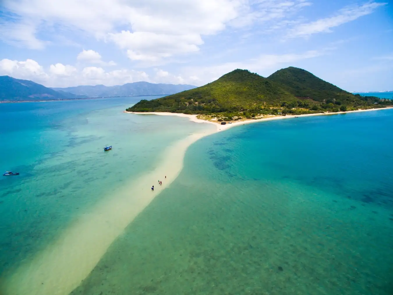Đảo Điệp Sơn có con đường đi bộ giữa biển độc nhất vô nhị tại Việt Nam