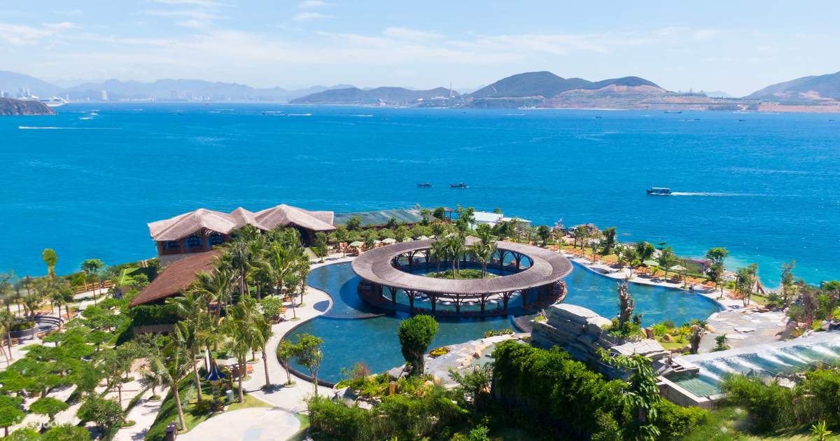 Hòn Tằm là hòn đảo xinh đẹp tại Nha Trang nổi tiếng với khu tắm bùn khoáng nóng lớn nhất