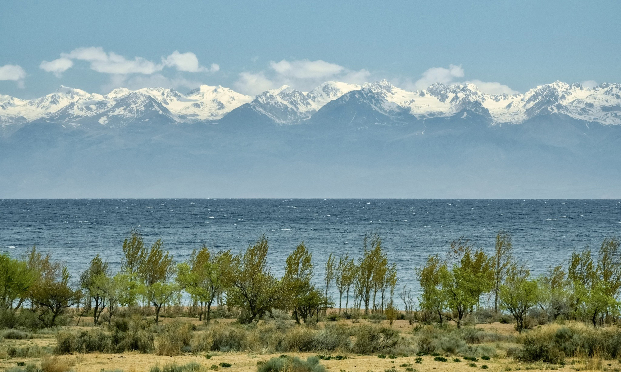 Hồ Issyk Kul - hồ nuớc ngọt trên núi lớn thứ 2 thế giới.
