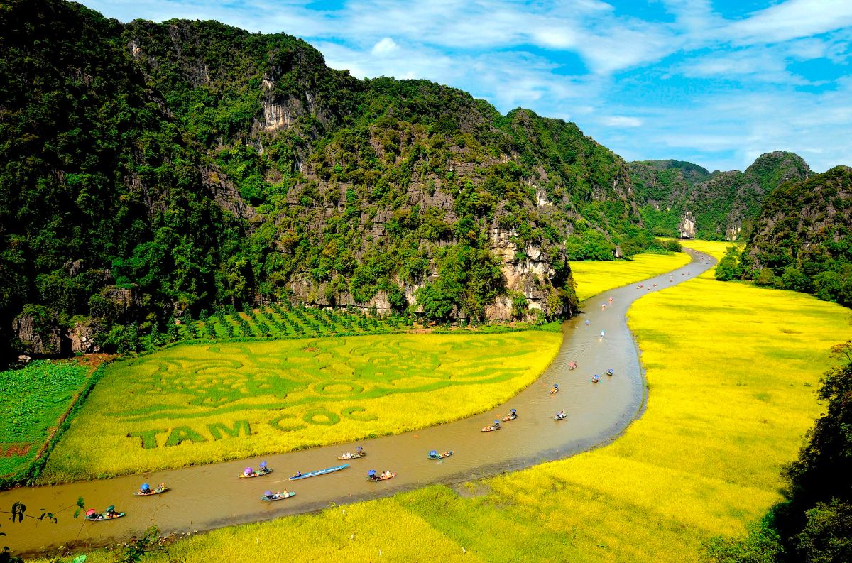 From ancient temples to lush rice paddies, Ninh Binh is full of picturesque scenery and cultural treasures