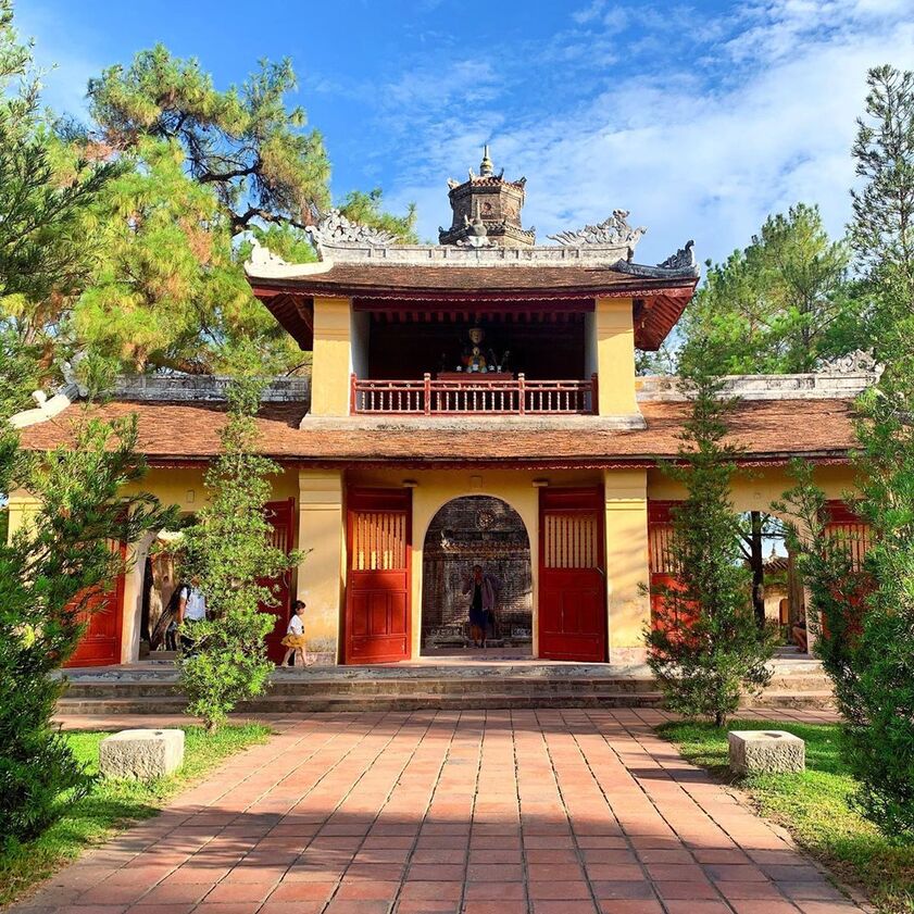 cong tam quan chua thien mu