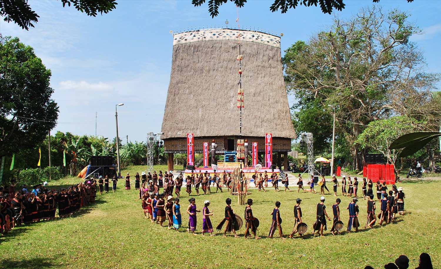 Làng-Văn-hóa-Du-lịch-Đắk-Răng-1