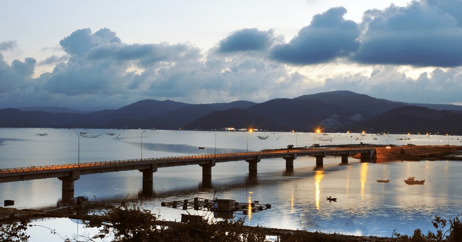 Top-những-cung-đường-ven-biển-đẹp-nhất-Phú-Yên-dành-cho-các-phượt-thủ-4