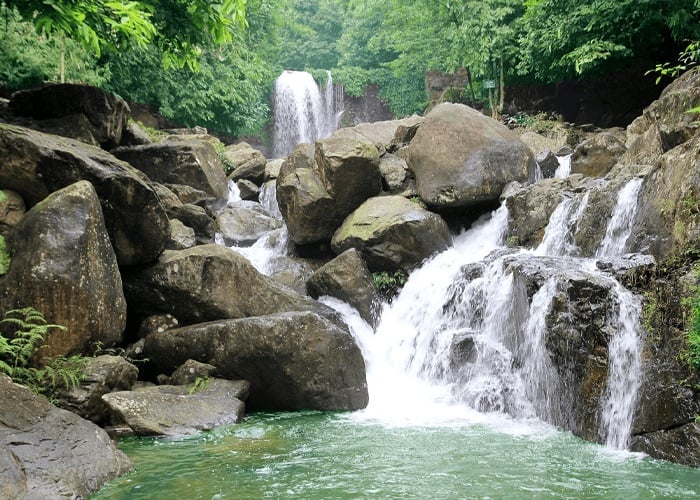 Suối-nước-Lang-Khám-phá-vẻ-đẹp-hoang-sơ-giữa-đại-ngàn-Quảng-Nam-1