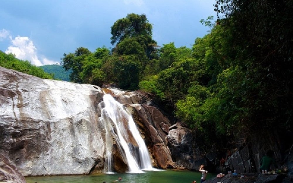 Suối-Hố-Giang-Bình-Định-Khám-phá-hòn-đá-Champa-bí-ẩn-1