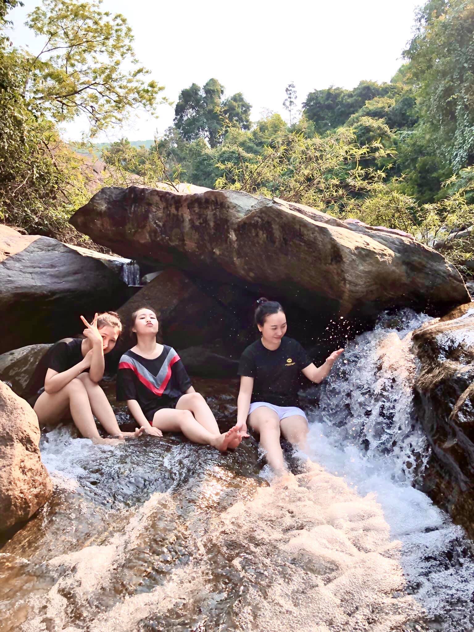 Suối-Hố-Giang-Bình-Định-Khám-phá-hòn-đá-Champa-bí-ẩn-12