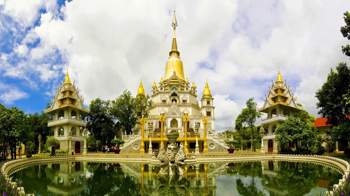 nhung-ngoi-chua-yen-tinh-o-tphcm-10