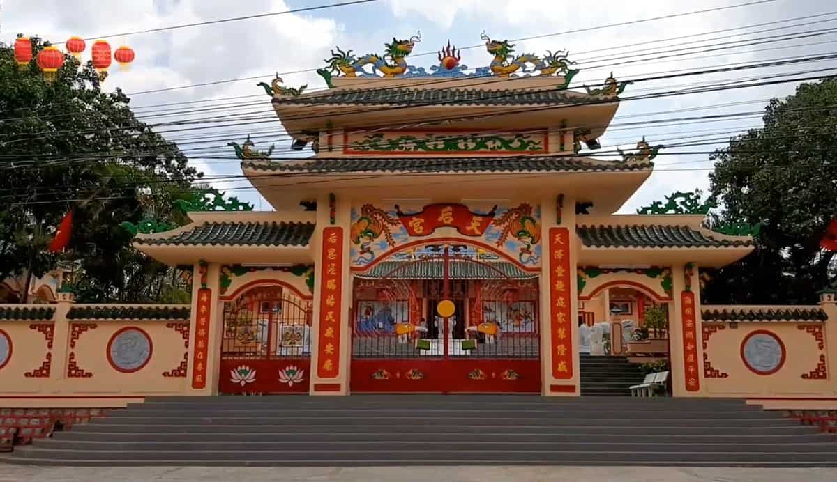 Khám phá vẻ đẹp cổ kính của chùa Bà Thiên Hậu: Ngôi cổ tự linh thiêng bậc nhất Phan Thiết - ảnh 1
