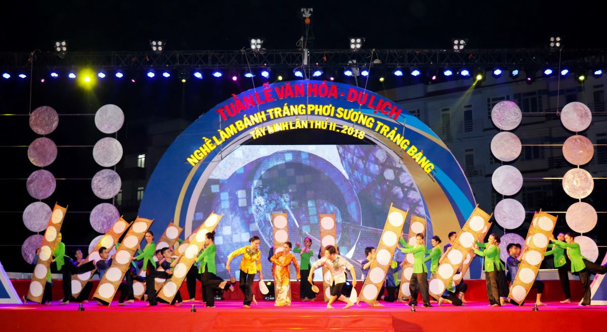 Lễ hội bánh tráng phơi sương Trảng Bàng: Sự kiện văn hóa không thể bỏ lỡ tại Tây Ninh - ảnh 1