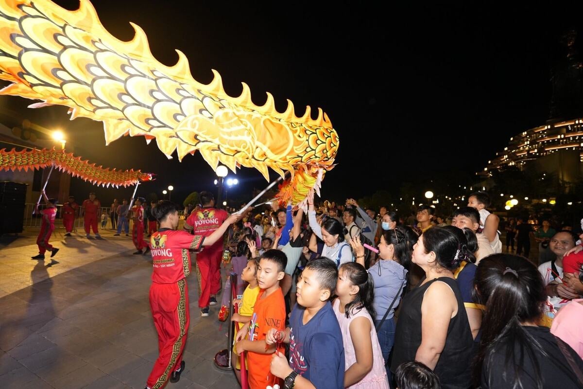 Núi Bà Đen Tây Ninh có những lễ hội độc đáo nào? - ảnh 9