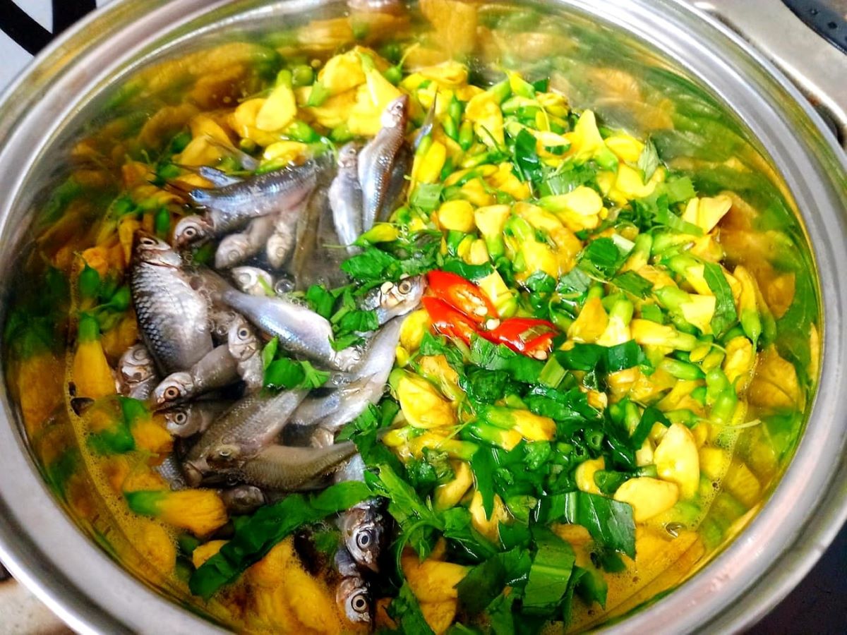 Lẩu cá linh bông điên điển - Món ngon Cần Thơ khiến du khách xiêu lòng - ảnh 2