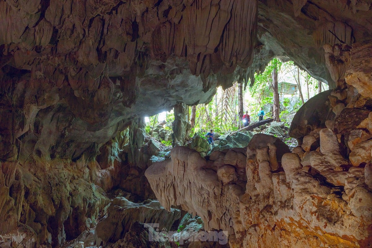 Kỳ bí hang Chi Đảy Sơn La