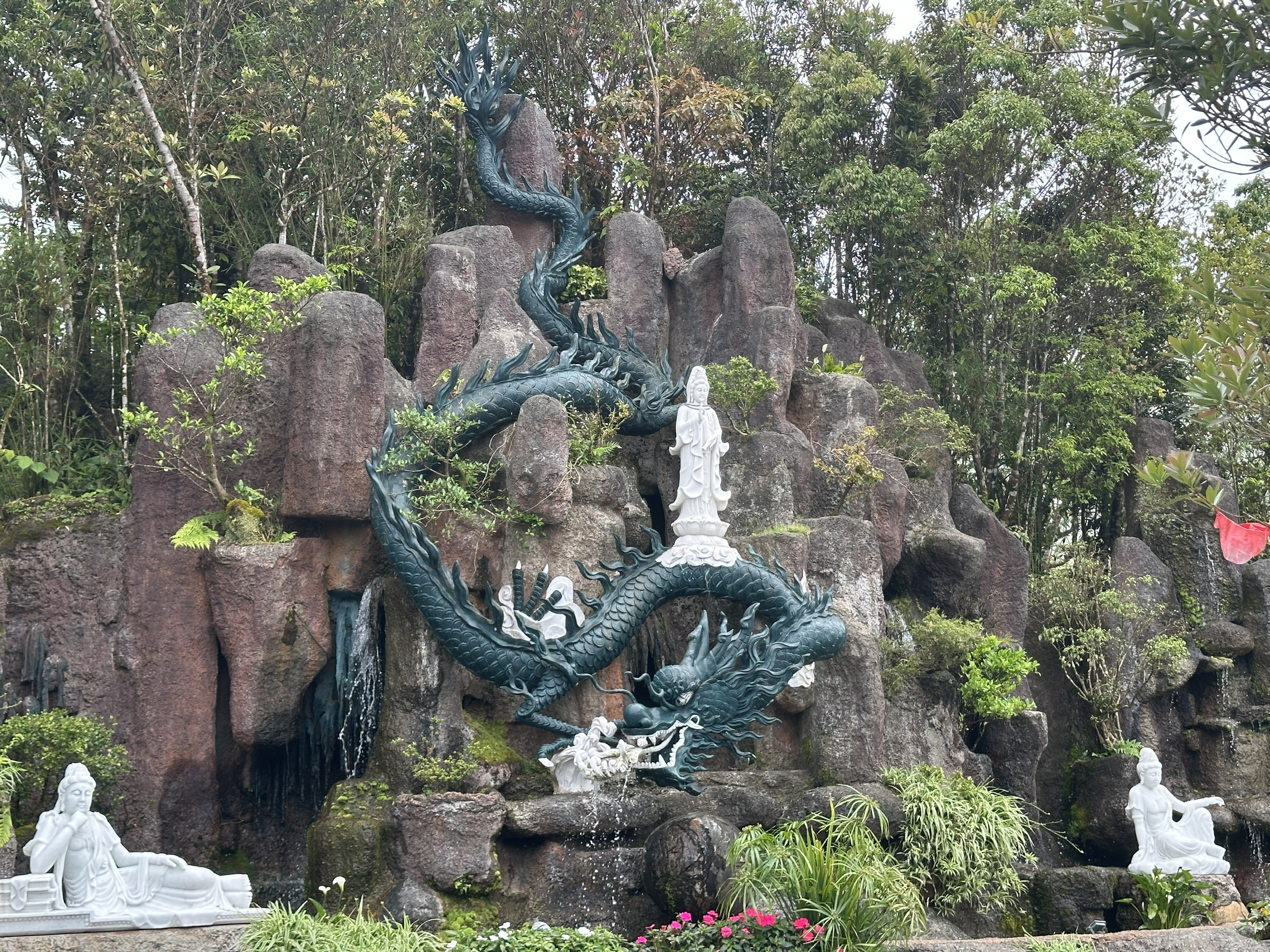 Chùa Linh Ứng Bà Nà Hills-2