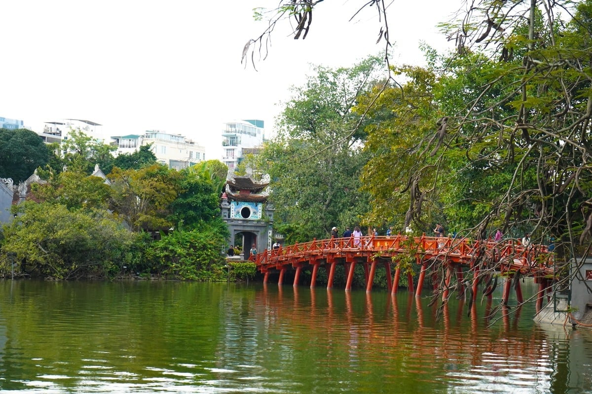 Cầu Thê Húc và Đền Ngọc Sơn