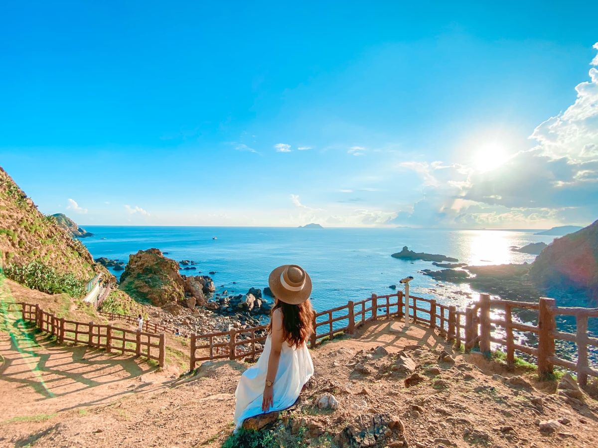 Ngắm bình minh Eo Gió Quy Nhơn: Chiêm ngưỡng cảnh sắc đẹp ngỡ ngàng - ảnh 1