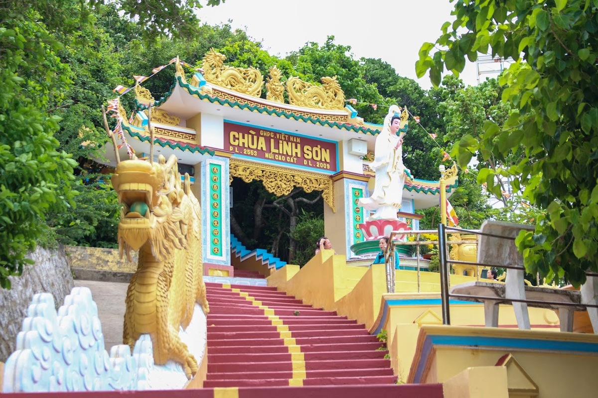 Chùa Linh Sơn Phú Quý: Ngôi chùa “tựa sơn hướng thủy” độc đáo của Bình Thuận - ảnh 2