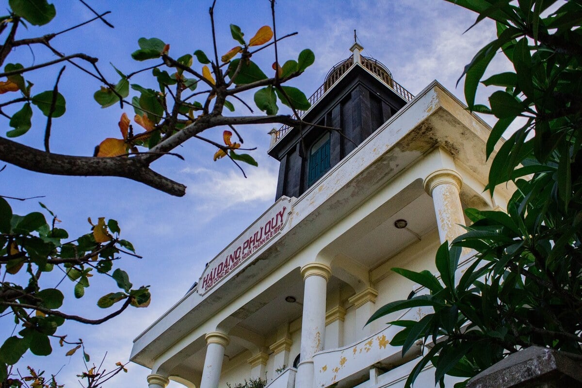 Hành trình đến hải đăng Phú Quý - 'Mắt thần' giữa biển khơi Bình Thuận - ảnh 5