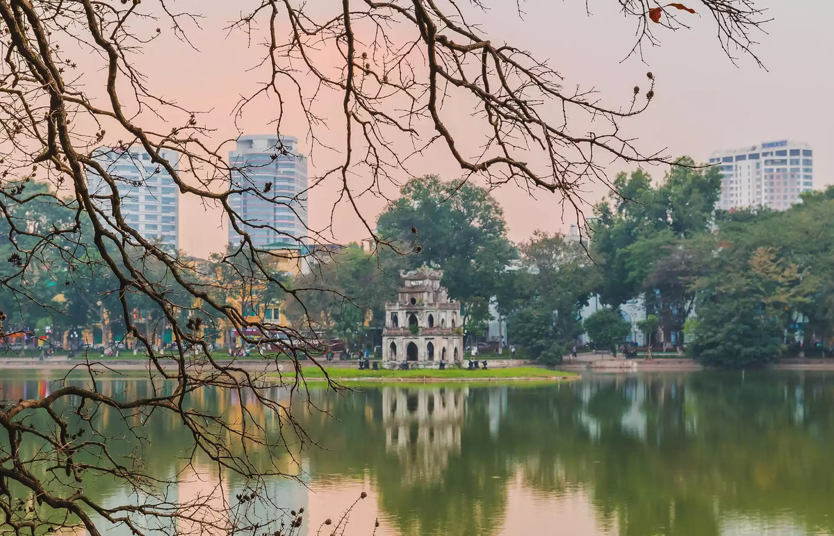 Từ TP.HCM đến Hà Nội bao nhiêu tiếng? Ưu nhược điểm của các phương tiện di chuyển - ảnh 1