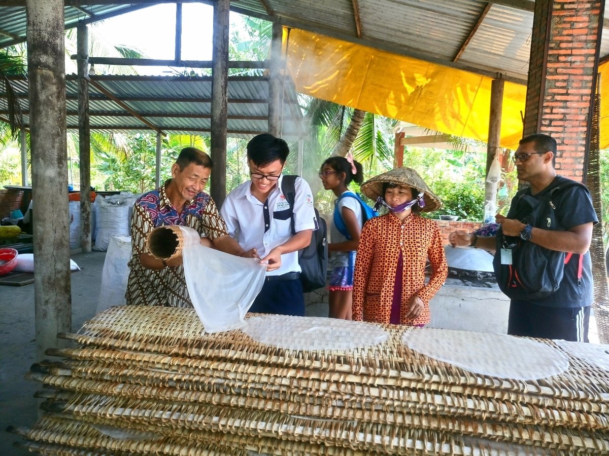 Tham quan lò hủ tiếu hơn 44 năm tuổi ở Cần Thơ - ảnh 1