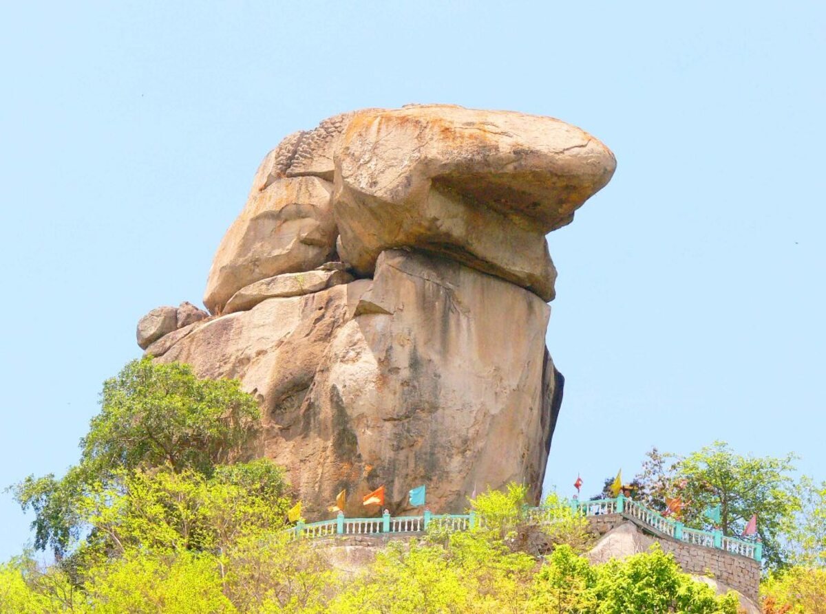 Tảng đá giống đầu con Kéc (Ảnh: báo An Giang)