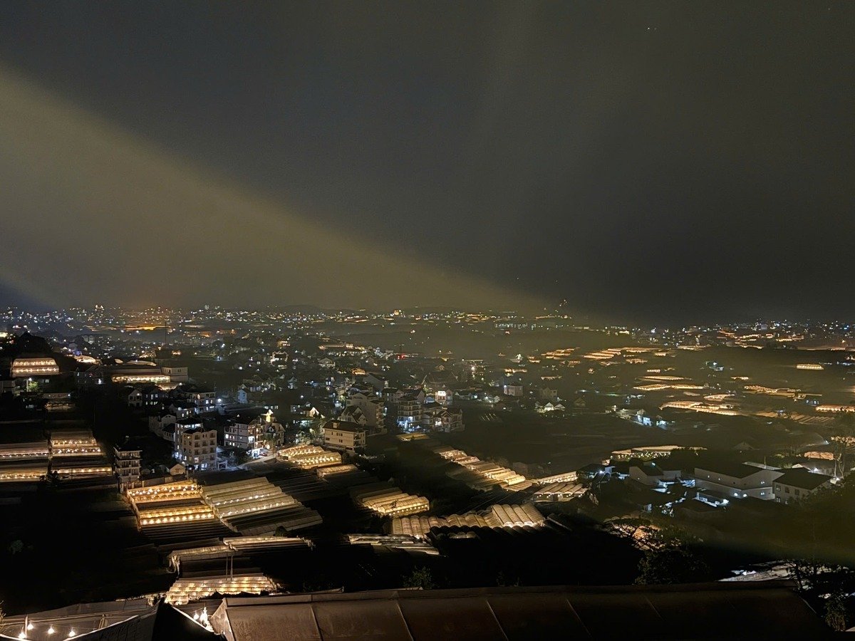 Top 5 quán cafe view đẹp nhất Đà Lạt vào ban đêm - ảnh 3