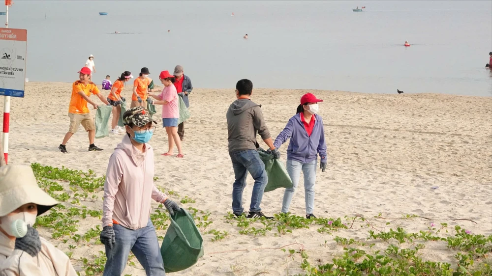 Đà Nẵng: 600 tình nguyện viên lan tỏa thông điệp xanh cho biển - ảnh 2