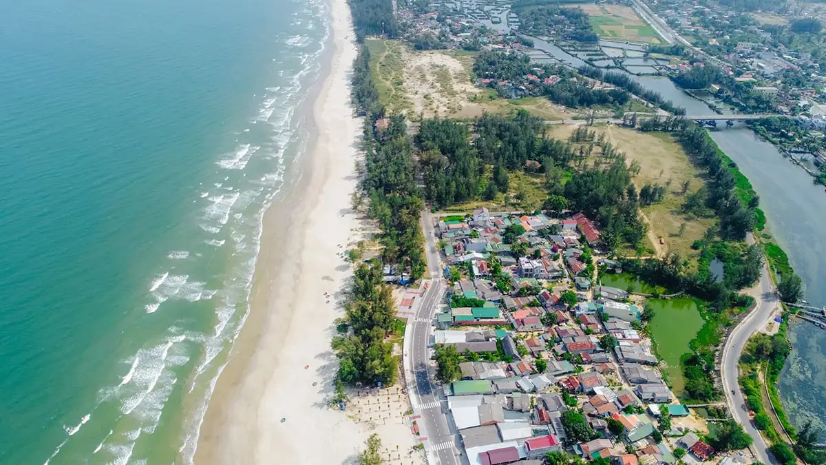 Khám phá top 5 bãi biển đẹp nhất Quảng Ngãi dịp hè 2025 - ảnh 2