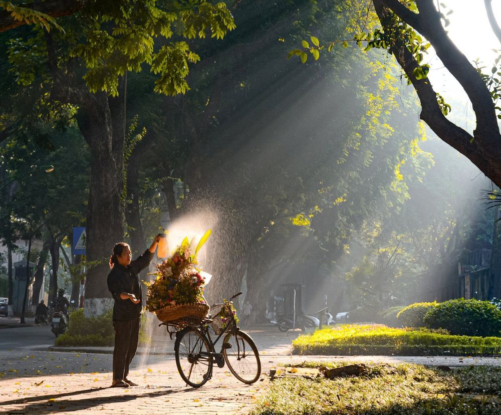 Du lịch Hà Nội hè 2025 nên mặc gì đẹp, thoải mái nhất? - ảnh 1