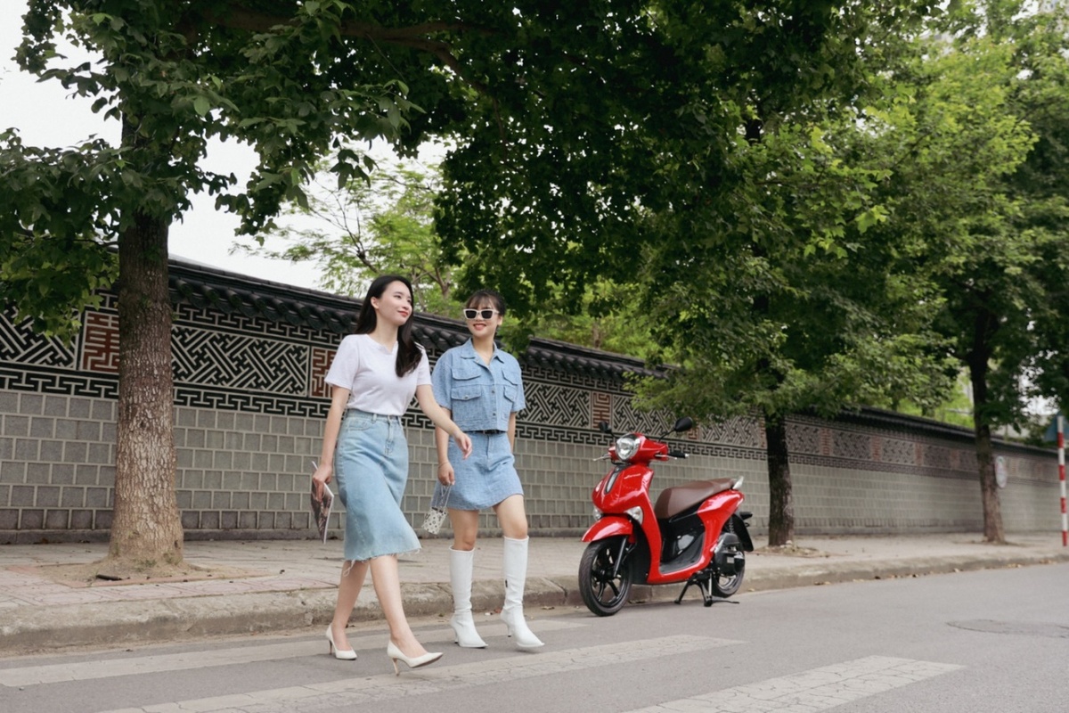 Du lịch Hà Nội hè 2025 nên mặc gì đẹp, thoải mái nhất? - ảnh 2
