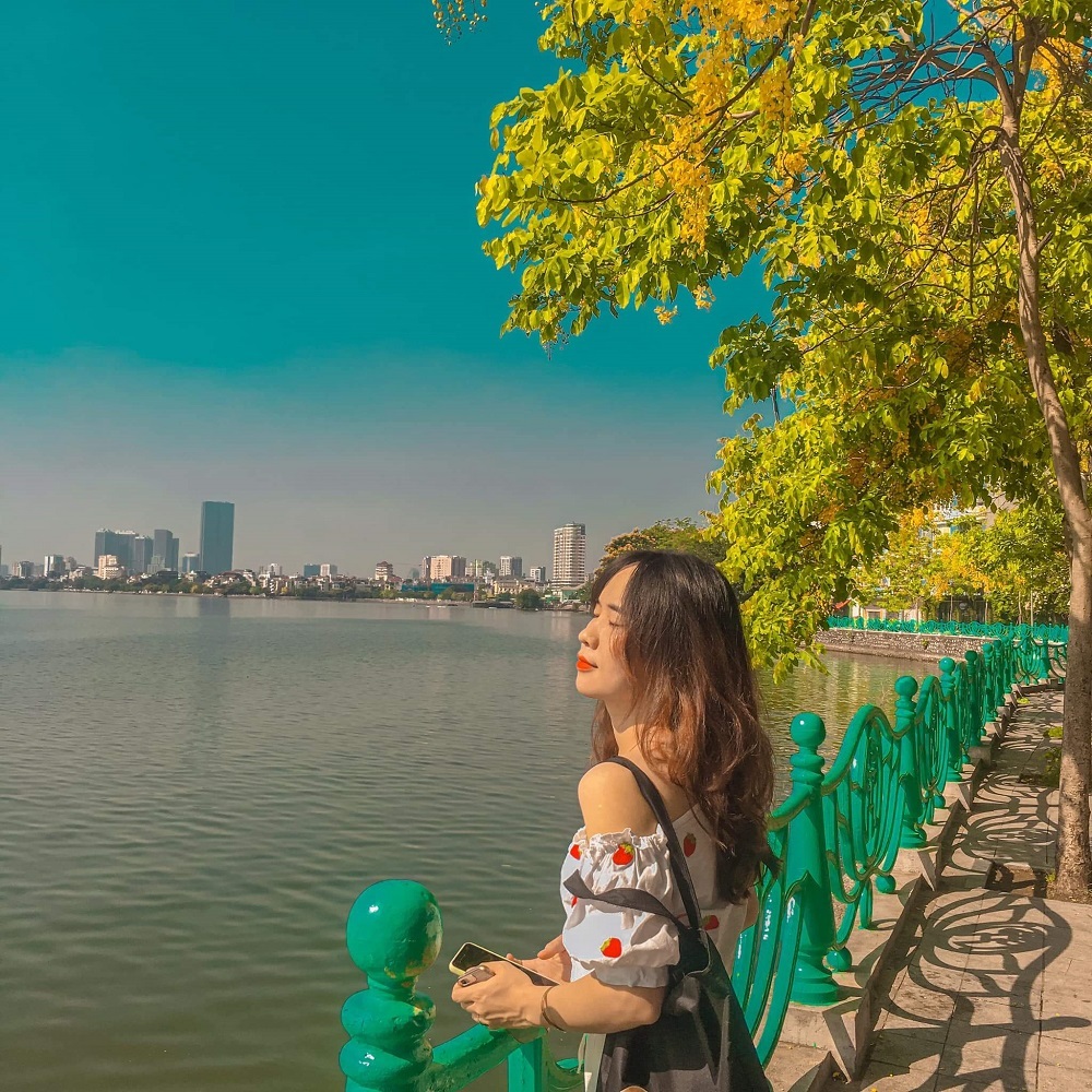 Du lịch Hà Nội hè 2025 nên mặc gì đẹp, thoải mái nhất? - ảnh 3