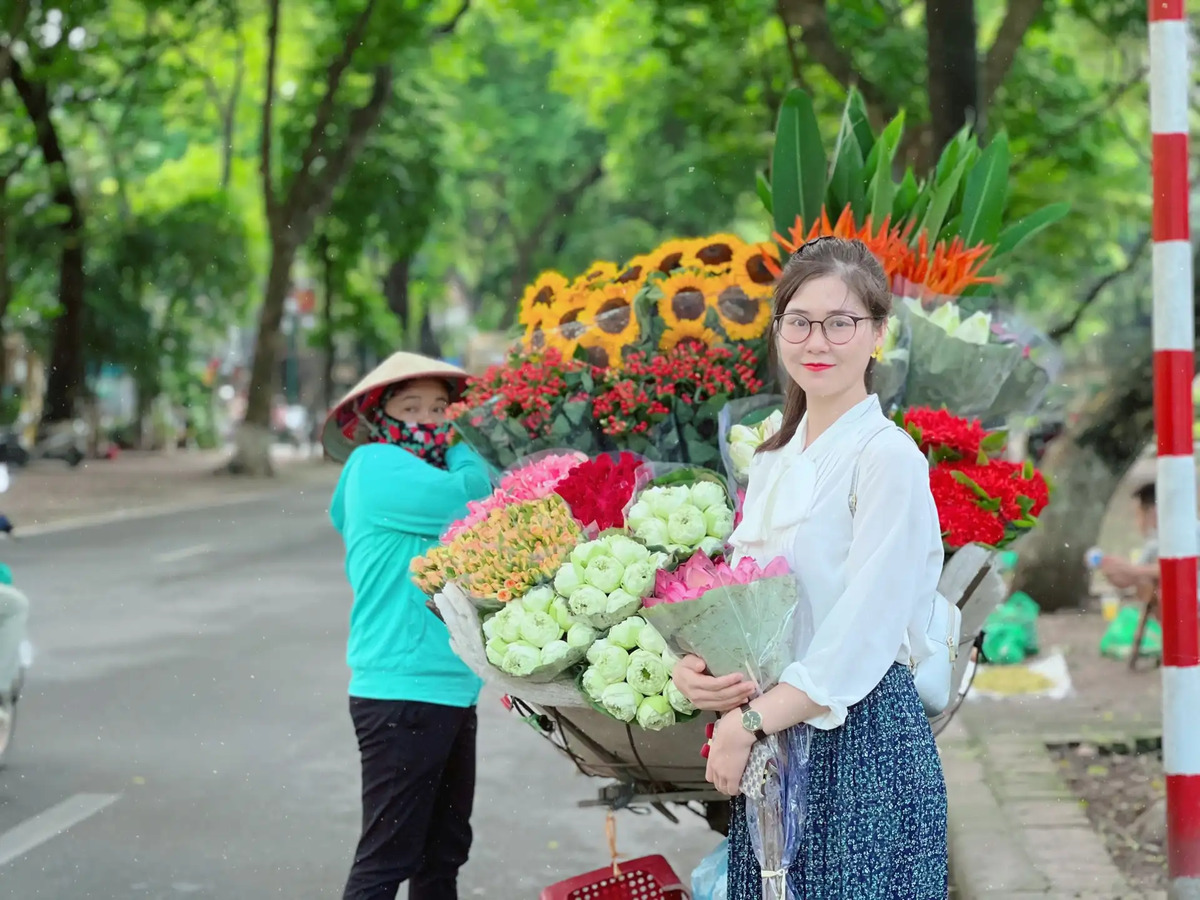 Du lịch Hà Nội hè 2025 nên mặc gì đẹp, thoải mái nhất? - ảnh 5