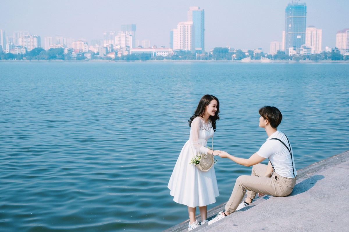 Du lịch Hà Nội hè 2025 nên mặc gì đẹp, thoải mái nhất? - ảnh 6
