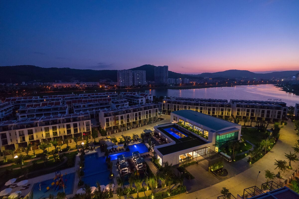 Top 7 khách sạn, resort Hạ Long có hồ bơi siêu đẹp - ảnh 5