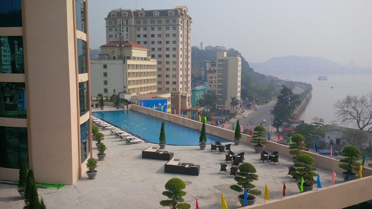 Top 7 khách sạn, resort Hạ Long có hồ bơi siêu đẹp - ảnh 6