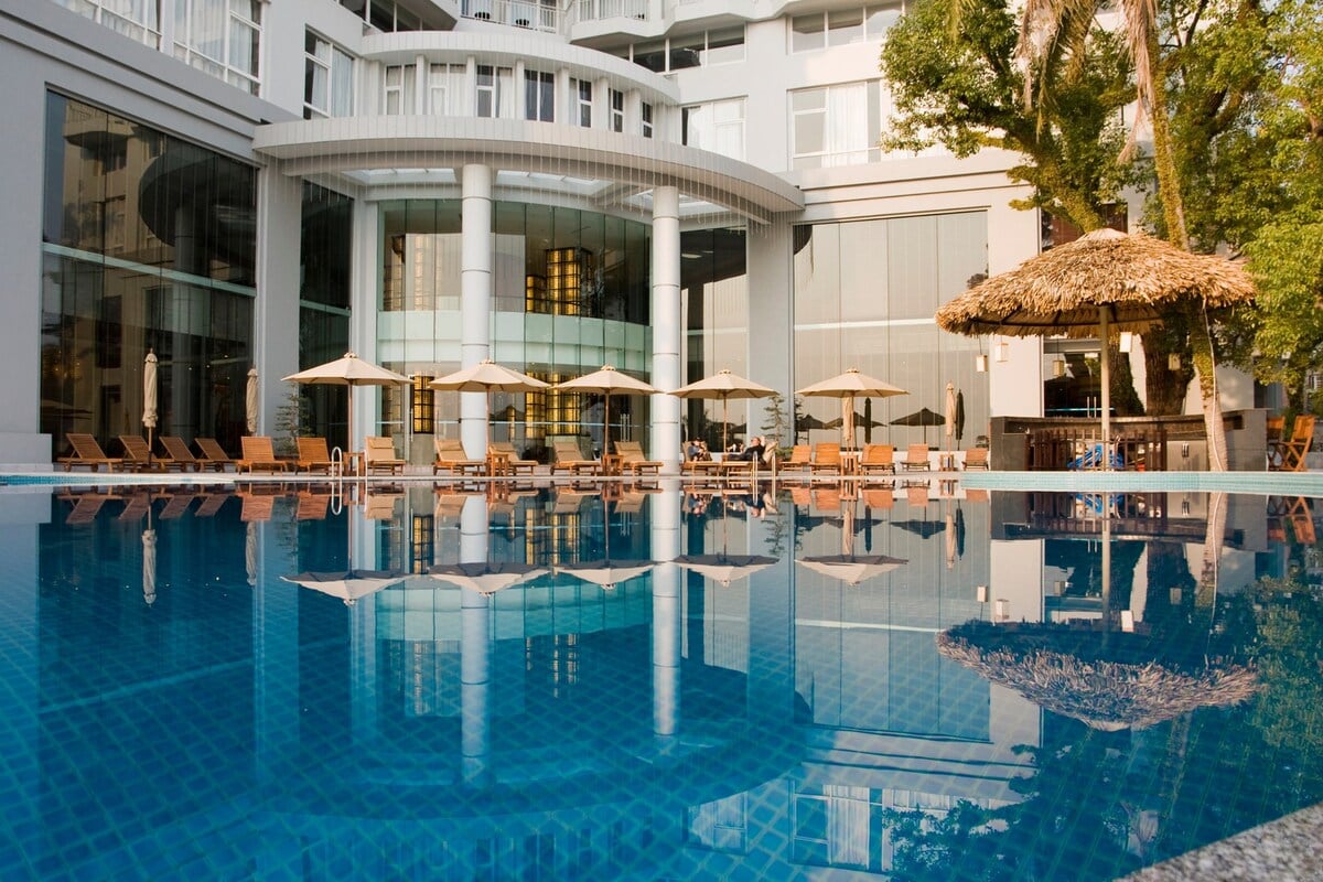 Top 7 khách sạn, resort Hạ Long có hồ bơi siêu đẹp - ảnh 7