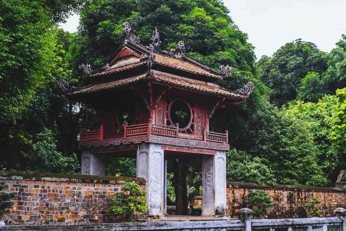 Top những di tích lịch sử đáng tham quan nhất Hà Nội - ảnh 1