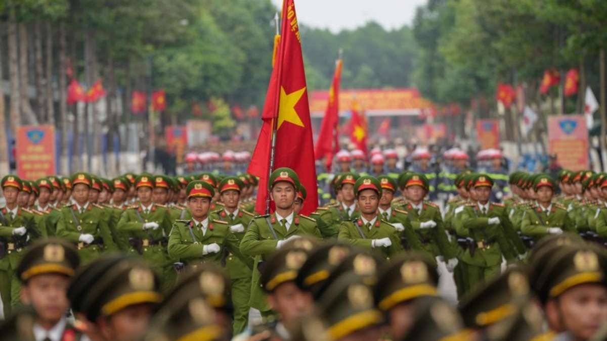 Đại lễ 30/4-1/5: Đi trong lòng nhân dân – Bước chân lịch sử trở về - ảnh 1