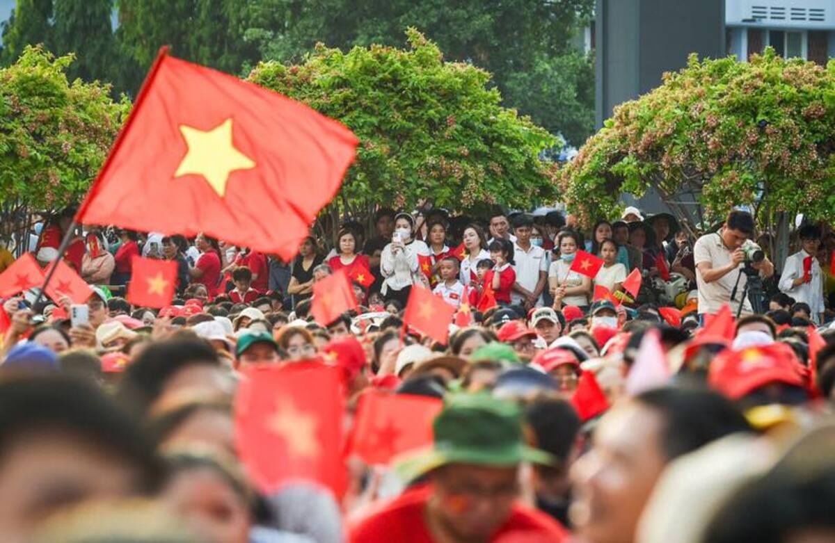 Nửa thế kỷ vang mãi bản hùng ca: Không khí ngày Thống nhất tưng bừng tại thành phố mang tên Bác - ảnh 1