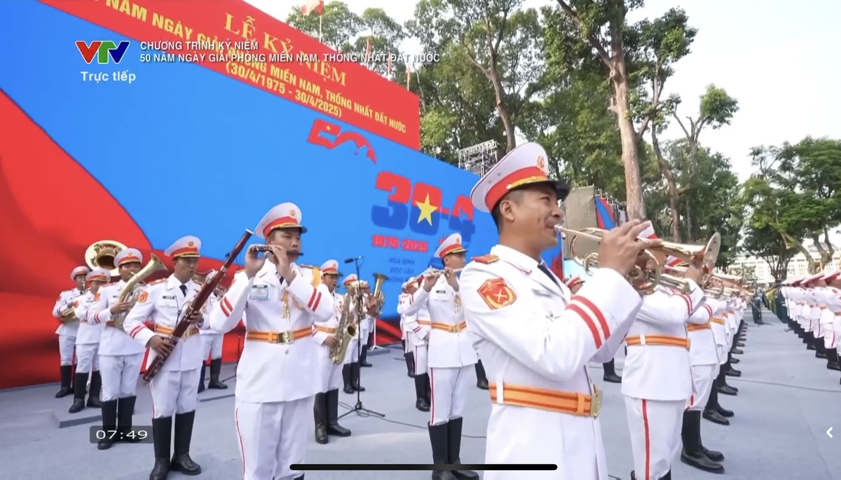 Nửa thế kỷ vang mãi bản hùng ca: Không khí ngày Thống nhất tưng bừng tại thành phố mang tên Bác - ảnh 3