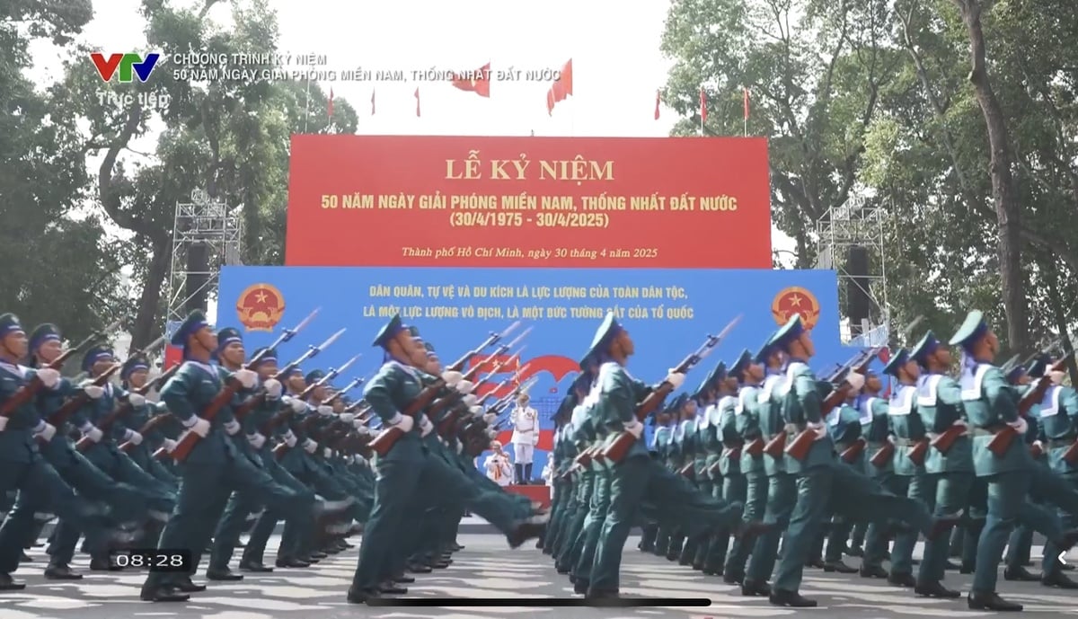 Nửa thế kỷ vang mãi bản hùng ca: Không khí ngày Thống nhất tưng bừng tại thành phố mang tên Bác - ảnh 9