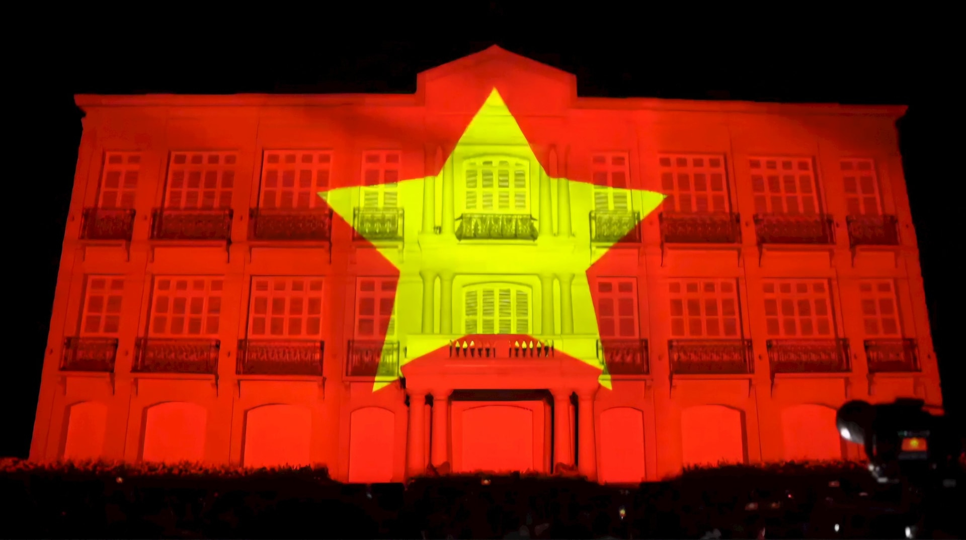 Đà Nẵng rực rỡ với màn trình chiếu 3D Mapping trên tòa nhà lịch sử - ảnh 1
