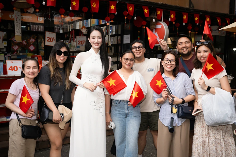 Du lịch dịp 30/4: Hơn 10,5 triệu lượt khách đổ bộ, doanh thu bùng nổ trên toàn quốc - ảnh 2